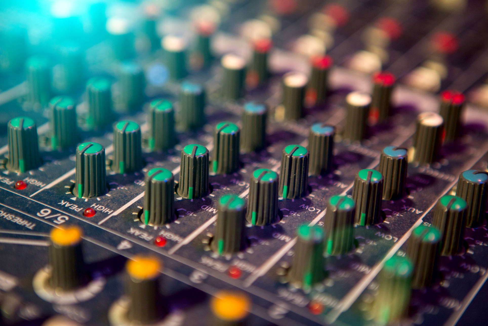 How to Choose the Perfect Live Sound Mixer for Your Needs